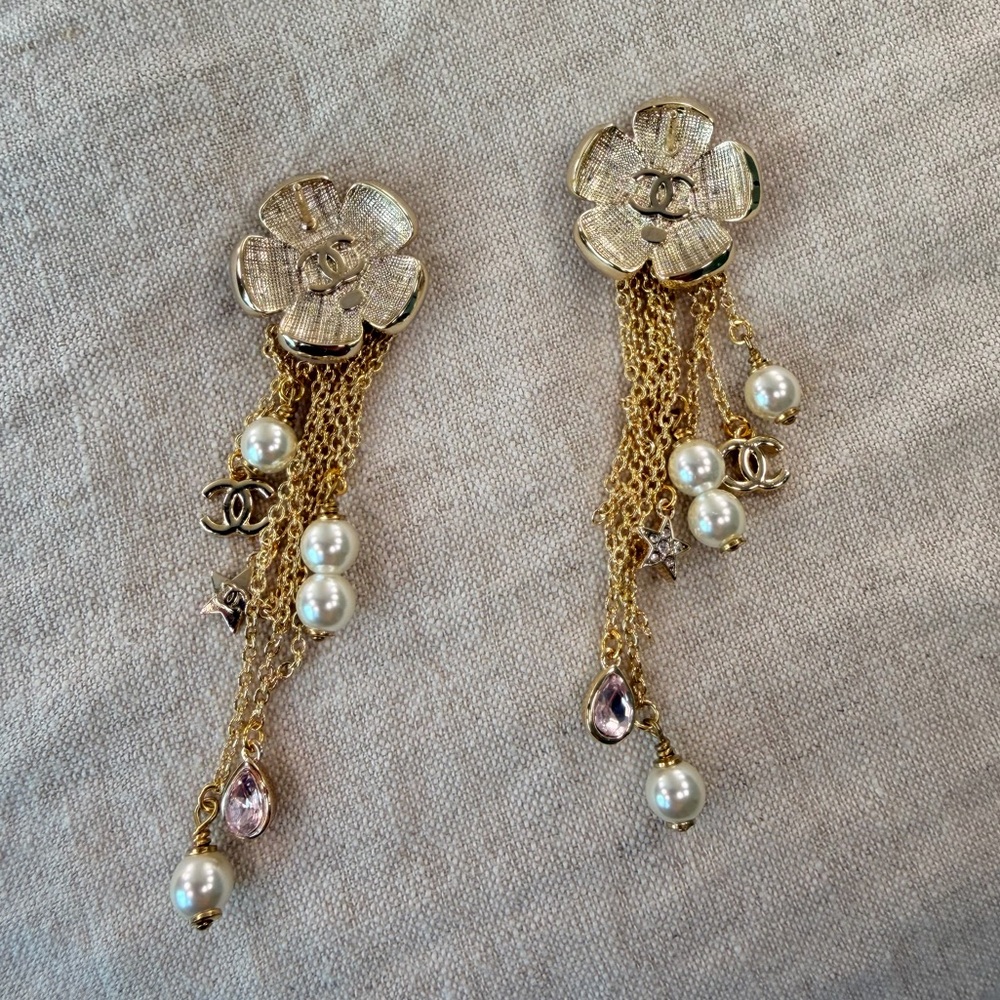Chanel Pearl & Crystals Pendant Earrings 🌸✨ - Picture 7 of 12